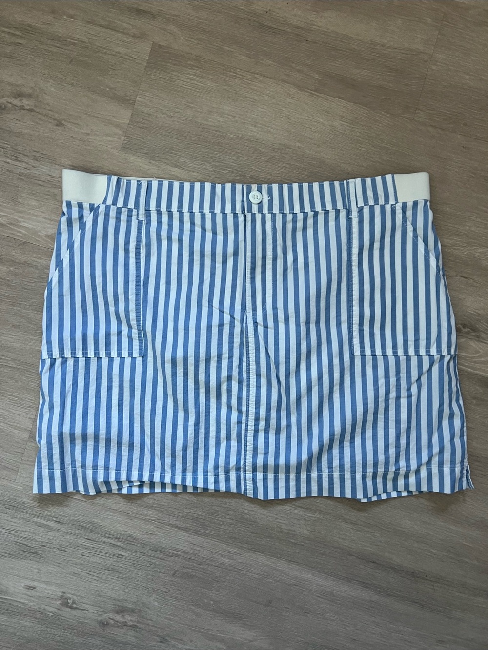 Lee Women's Skort Shorts White Sky Blue Stripe Comfort Waist Band Mid Rise 22 Me